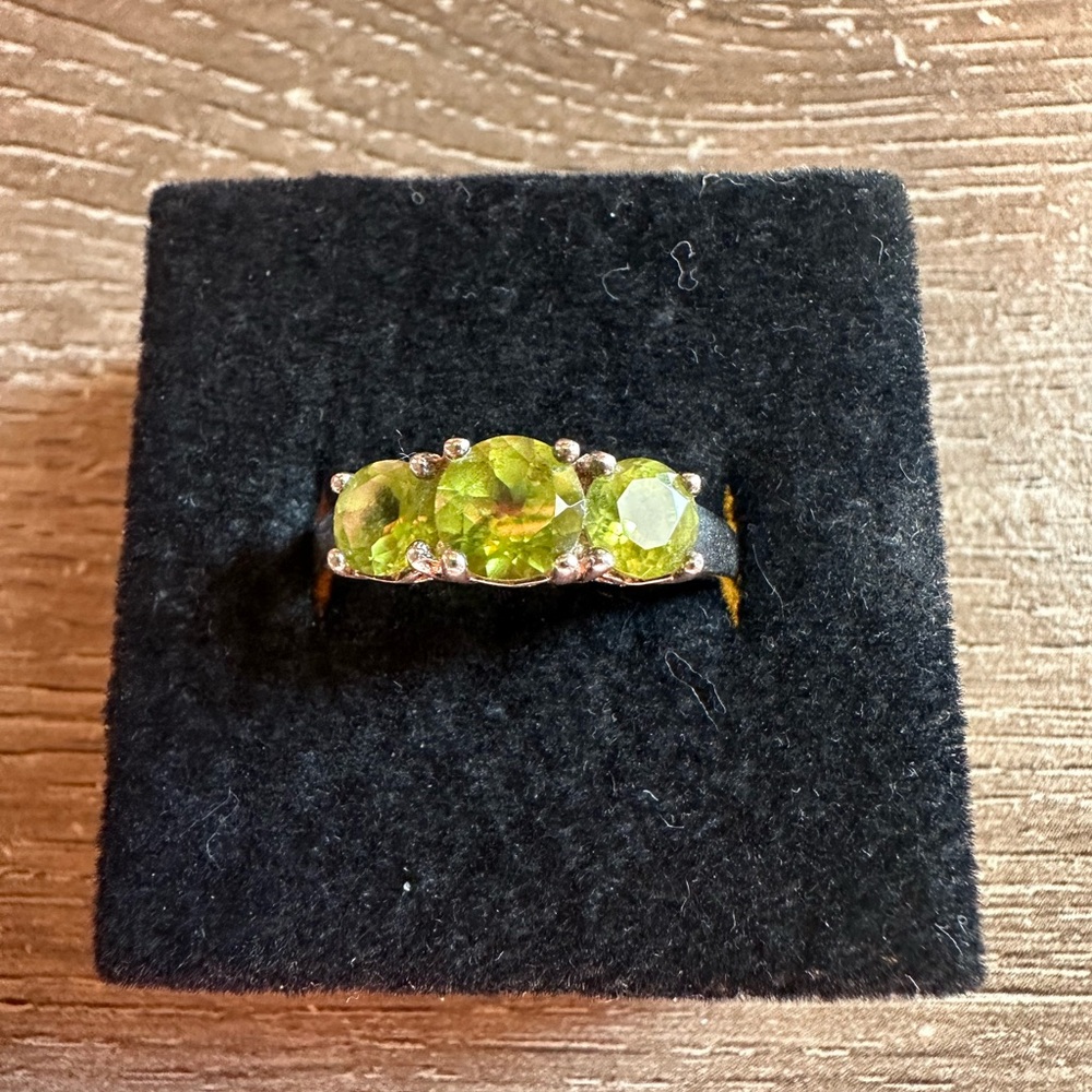 Stamped 925 Round-Cut Peridot Three-Stone Ring Sterling Silver Size 9.75